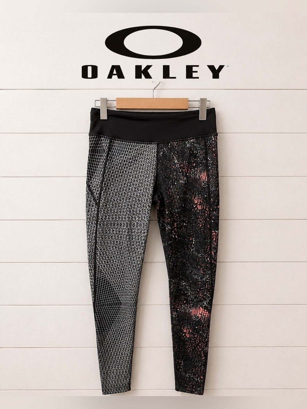 NWOT OAKLEY pattern legging Size S